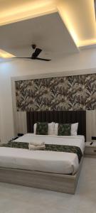 En eller flere senge i et værelse på Hotel La Serene + 36 billeder