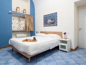a bedroom with a bed with a wooden tray on it at Ficus Home - De Vivo Realty in Sant'Agnello