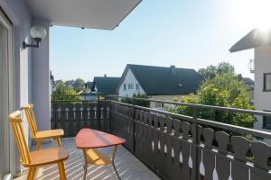 two chairs and a table on a balcony at GMA Apartment P8 in Lahr