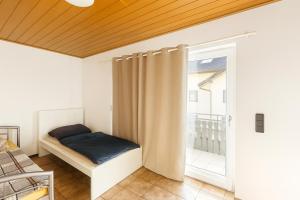 a bedroom with a bed and a sliding glass door at GMA Apartment P8 in Lahr