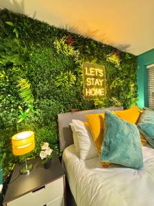 Posezení v ubytování Cozy Apartment in Bournemouth Town Centre - Fast WiFi - Smart TV - Walk to Town Centre and Beach