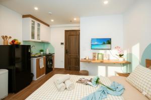 Kuchyň nebo kuchyňský kout v ubytování NomadStay Corner Hanoi