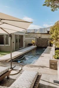 Hồ bơi trong/gần Coats Haven