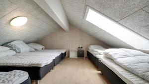 En eller flere senge i et værelse på Villavilla #441 - Grenå Strand, Østjylland