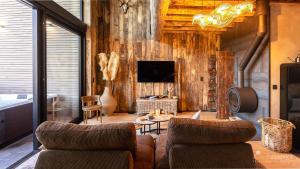 Μια τηλεόραση ή/και κέντρο ψυχαγωγίας στο La suite 77 & Hindi