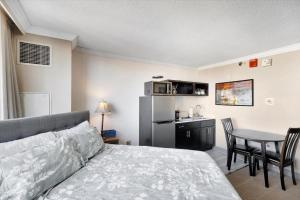 Køkken eller tekøkken på Gym • Modern Studio • Lounge with Pool Table