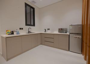 Nhà bếp/bếp nhỏ tại دار العقيق 101 +6 ảnh