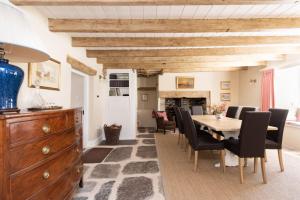 a dining room with a table and chairs at Hansel Cottage in Dartmouth