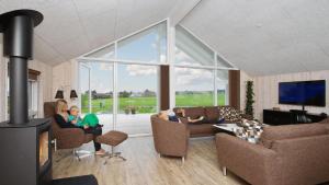 TV a/nebo společenská místnost v ubytování Villavilla #327 - Faaborg, Fyn Og Øer + 6 fotografií