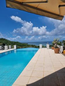 Bazén v ubytování O Diamant Bleu vue mer infinie nebo v jeho okolí