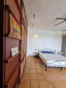 Postel nebo postele na pokoji v ubytování O Diamant Bleu vue mer infinie