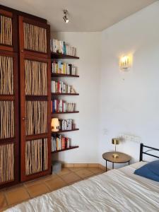 Knihovna v vily + 20 fotografií