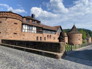 a large brick building with a statue in front of it at Corinnas Ferienwohnung in Büdingen