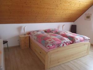 Postel nebo postele na pokoji v ubytování Corinnas Ferienwohnung