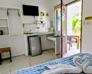 En eller flere senge i et værelse på Astillo's Guest Houses