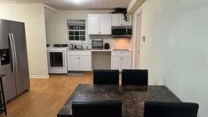 Kuchyň nebo kuchyňský kout v ubytování private estate infinity pool + 2 fotografie