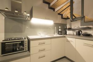 Køkken eller tekøkken på Annita's Cozy Loft Volos