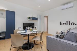 Posezení v ubytování Bergamo Center BGYnn Balcony Suite