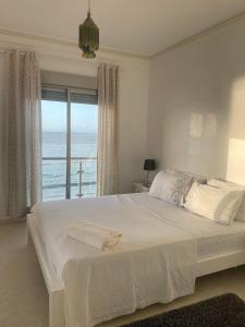 Giường trong phòng chung tại charming house with terrace