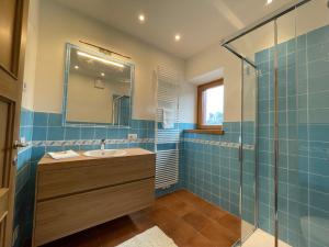 Et badeværelse på Luna Rossa Dolomiti + 30 billeder