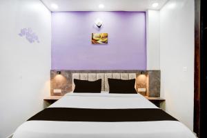 En eller flere senge i et værelse på Townhouse ROYAL ELAN