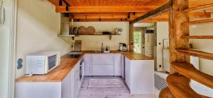 Kuchyň nebo kuchyňský kout v ubytování Cottage By The Stream In Southern Halland + 22 fotografií