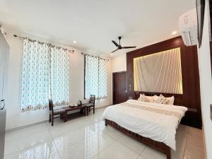 En eller flere senge i et værelse på Uday Horizon Resort