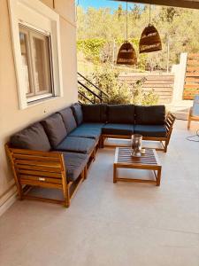 Khu vực ghế ngồi tại Villa Depiros Corfu