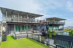 Balkón nebo terasa v ubytování Kathu V pool villa 171