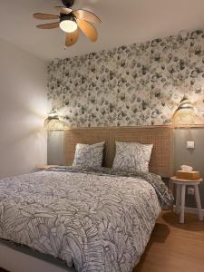 En eller flere senge i et værelse på La suite précieuse - Lieu d'exception avec spa