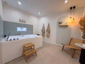 Billede fra billedgalleriet på La suite précieuse - Lieu d'exception avec spa i Calais