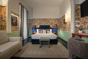 a bedroom with a king sized bed and a couch at V Collection Condotti in Rome