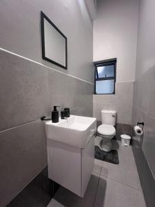 Phòng tắm tại Anchor of Faith +17 ảnh