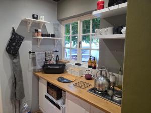 Kuchyň nebo kuchyňský kout v ubytování Maggie Rose Cottage + 13 fotografií