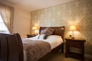 
a hotel room with a bed and two lamps at Bannatyne Hotel Darlington in Darlington
