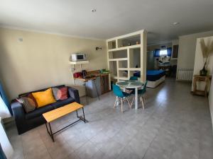 Et opholdsområde på Studio Toro + 6 billeder