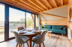 Posezení v ubytování Le Tipi des Arnats