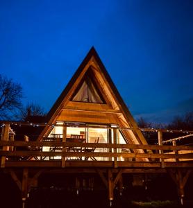 Budova, kde se prázdninový dům nachází + 12 fotografií