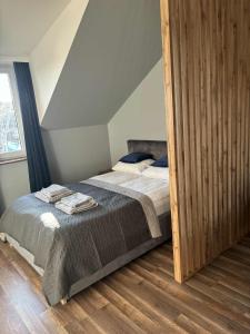 En eller flere senge i et værelse på Apartament Nova Starówka 2
