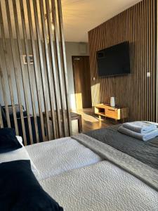 En eller flere senge i et værelse på Apartament Nova Starówka 2 + 17 billeder