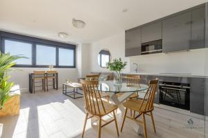 Køkken eller tekøkken på Living4Malaga Tower Horizon