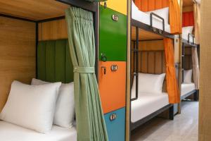 Ένα ή περισσότερα κρεβάτια σε δωμάτιο στο Hanoi Hostel & Rooftop Bar +25 φωτογραφίες