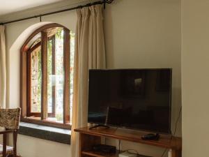 TV a/nebo společenská místnost v ubytování Magoebaskloof Mountain Estate