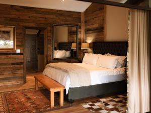 Postel nebo postele na pokoji v ubytování Magoebaskloof Mountain Estate