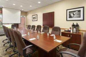 Business area at/o conference room sa Country Inn & Suites by Radisson Ocala Southwest