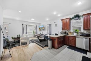 Køkken eller tekøkken på Big Group Ready • 2 Kitchens / Sleeps 18