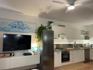 Η κουζίνα ή μικρή κουζίνα στο Calilla Home -appartamento Libeccio