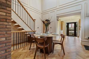 Billede fra billedgalleriet på Luxury 2 Bed Church Conversion with Hot Tub i Pembroke