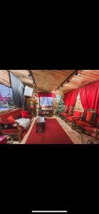 Et opholdsområde på Traditional Finnish Lapland house at wild forest backyard!