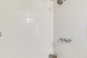 Ένα μπάνιο στο Home 5 Mi to Dtwn Buffalo! Easy I-190 Access +16 φωτογραφίες